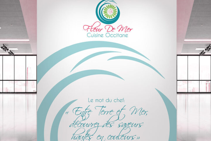 design de logo sur mur d'entrée de salle de restaurant